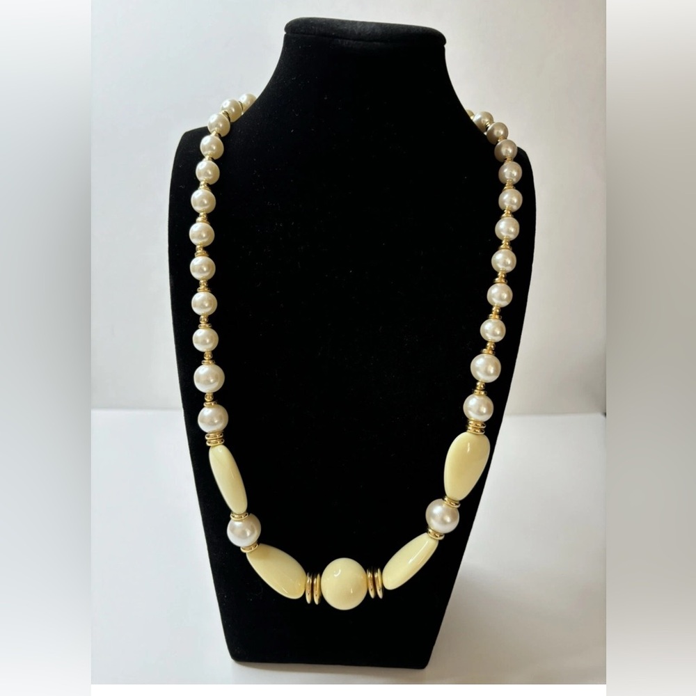 Elegant Cream and Gold Beaded Necklace